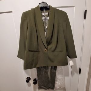 Kasper 2 piece dress suit plus-sized 18W blazer and 20W slacks color Basil